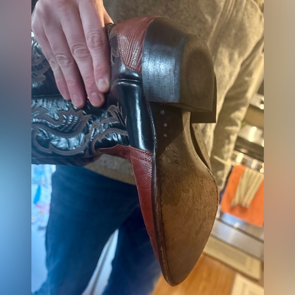 Vintage Tony Lama Exotic Lizard Black and Cognac Western Heeled Boots. - Picture 12 of 12